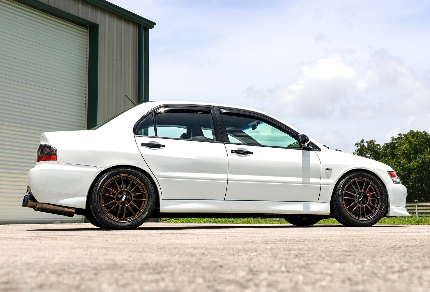 WHITE EVO